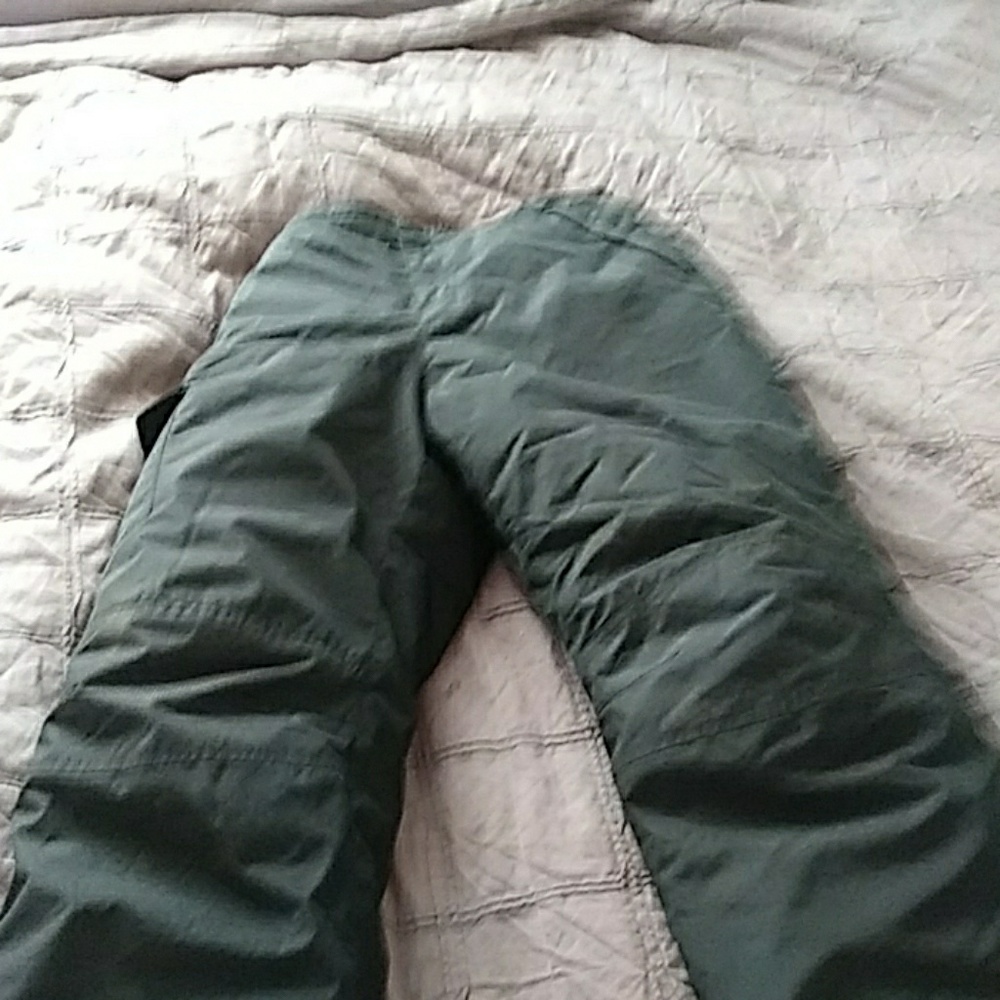 Im am selling snow pants
